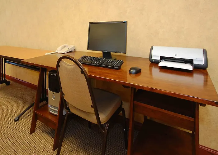 Econo Lodge Inn & Suites Kearney South
